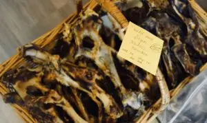 Getrocknete Snacks für Hunde – natürliche Tiernahrung und Tierbedarf